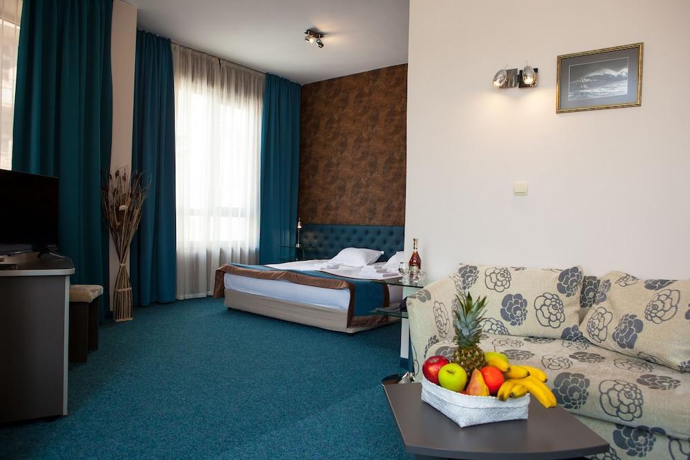 City Mark Hotel Varna Exterior photo